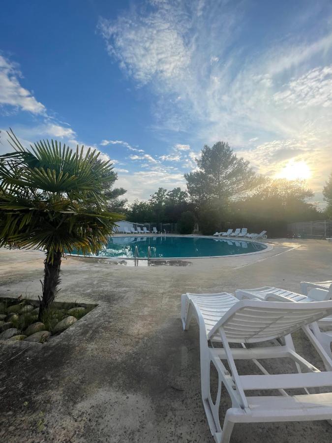 Mobil-Home Au Pied Du Luberon La Roque-d'Antheron Exteriér fotografie