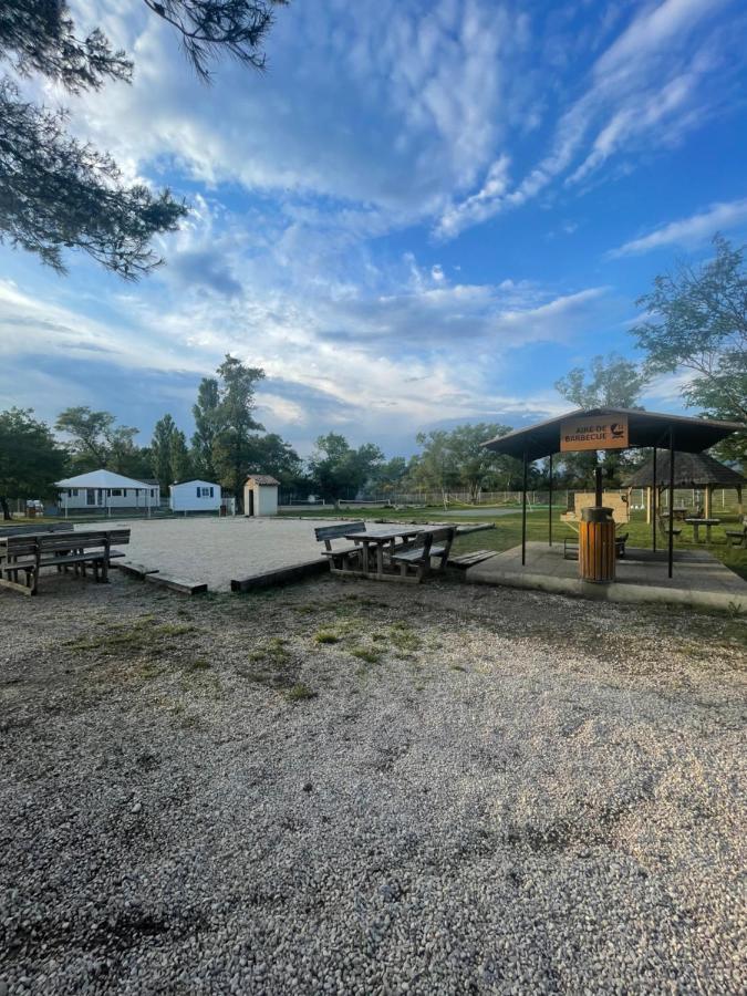Mobil-Home Au Pied Du Luberon La Roque-d'Antheron Exteriér fotografie